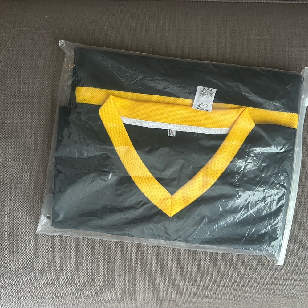 NEW Happy Gilmore Boston Black and Yellow Hockey Golf Jersey - Picture 2 of 14